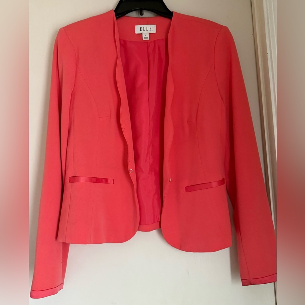 Elle Women's Vibrant Pink Blazer